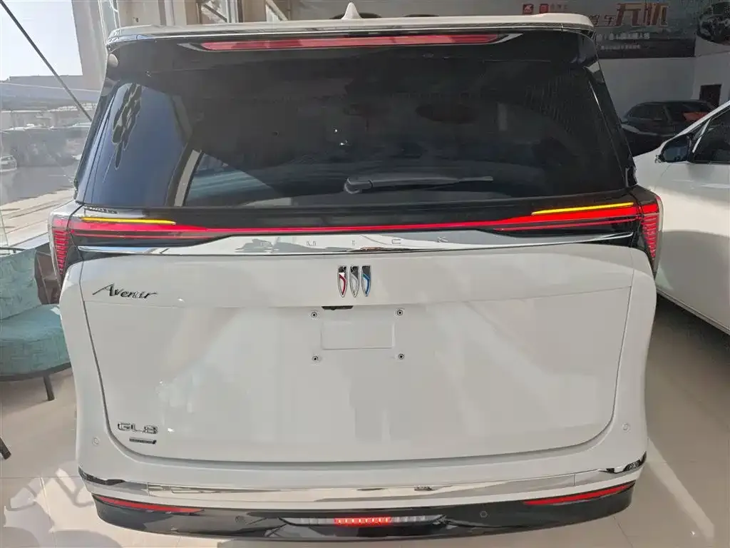 Buick GL8 Hybrid — фото 10