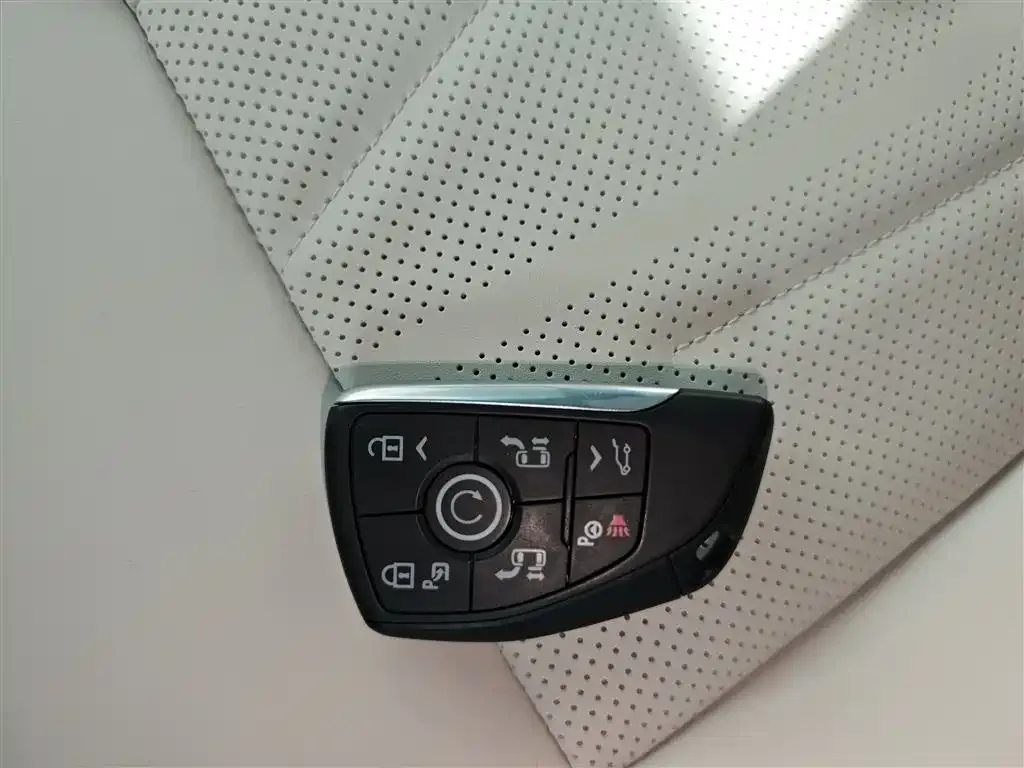Buick GL8 Hybrid — фото 9