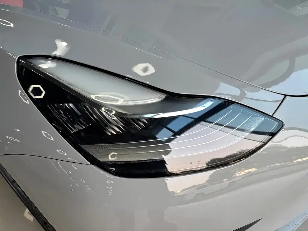 Tesla Model 3 — фото 4