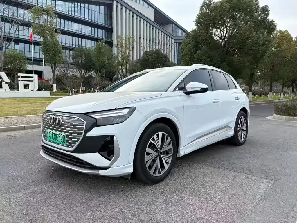 Audi Q4 e-tron — фото 8