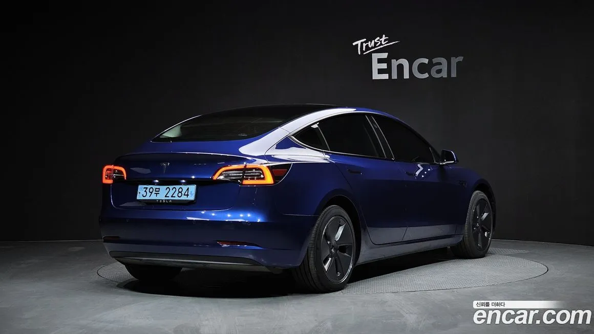 Tesla Model 3 — фото 10