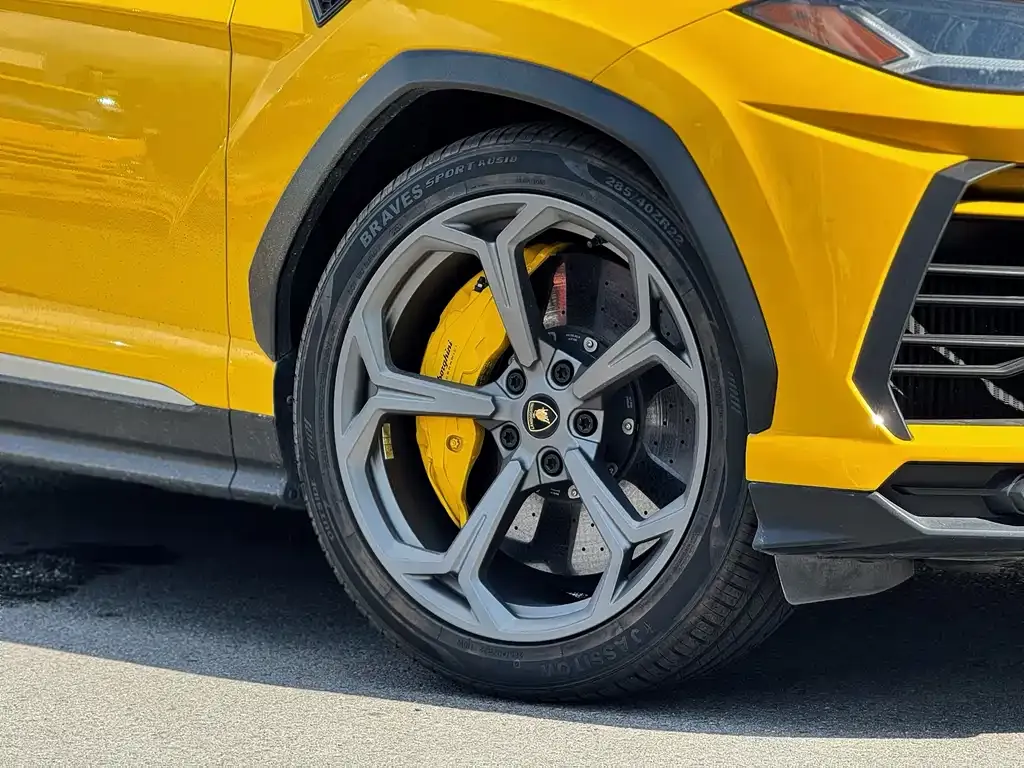 Lamborghini Urus — фото 8
