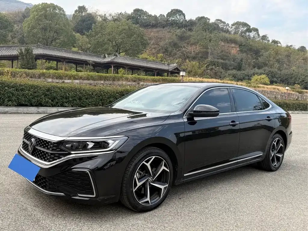Volkswagen Passat — фото 1