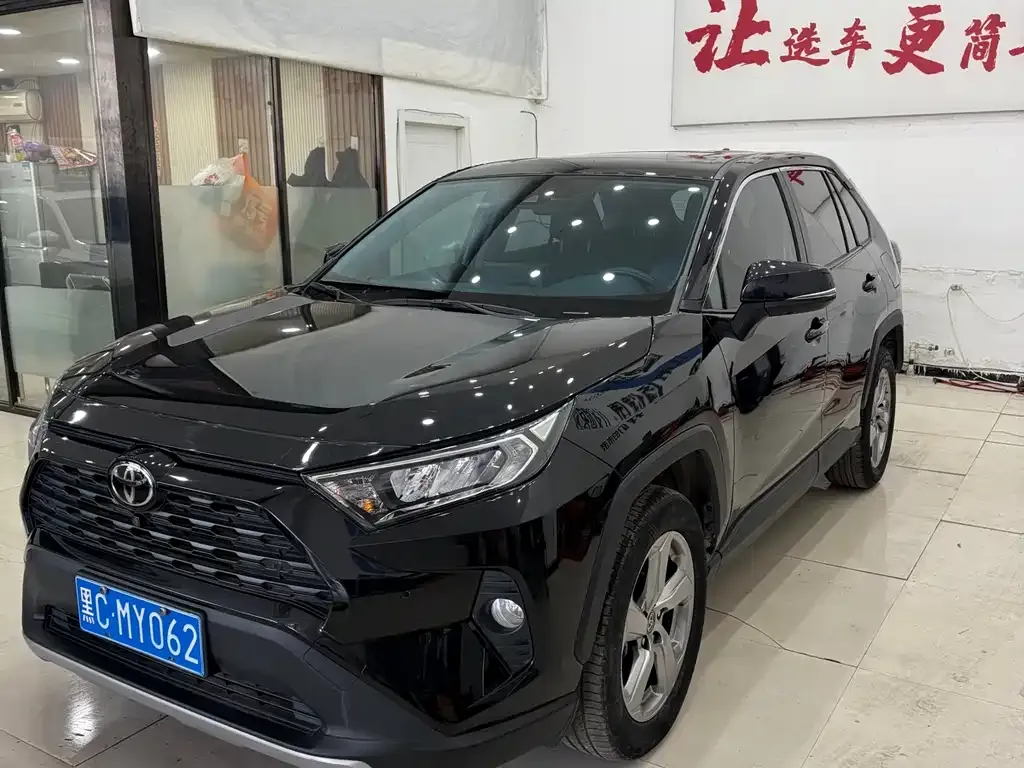 Toyota RAV4 — фото 4