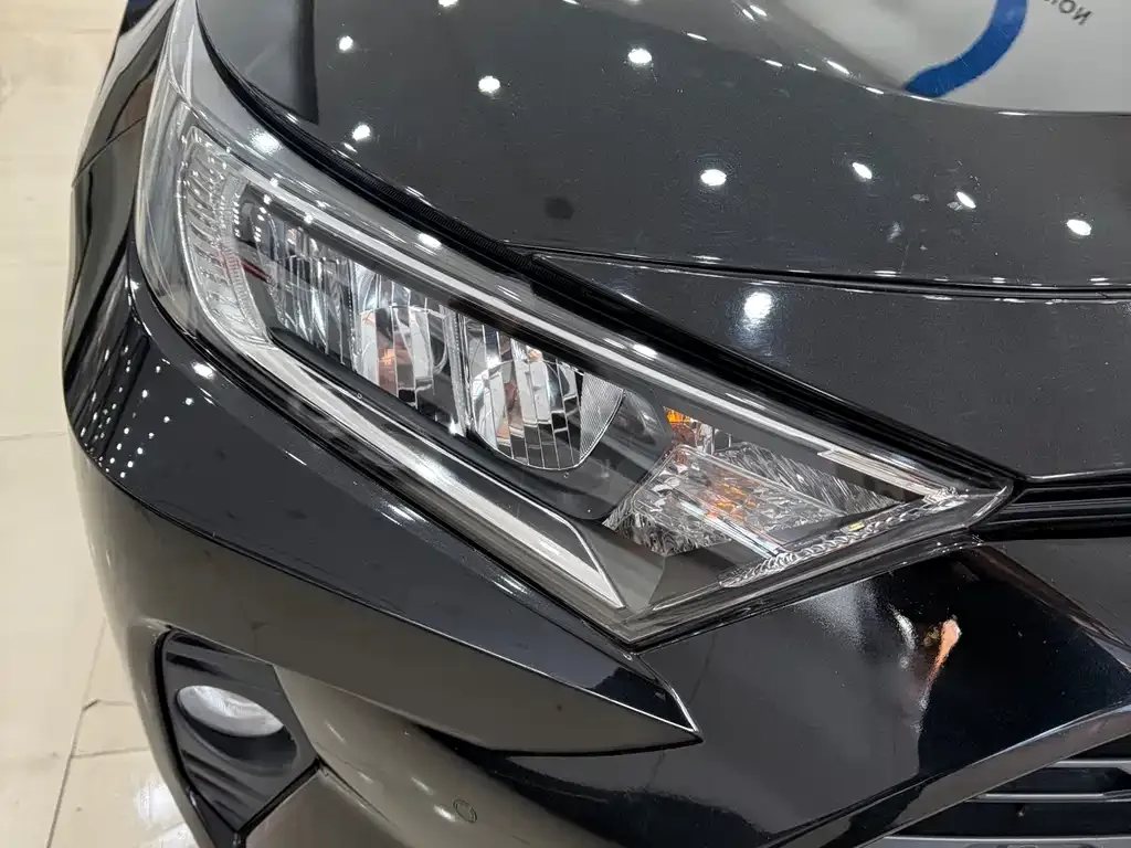 Toyota RAV4 — фото 10