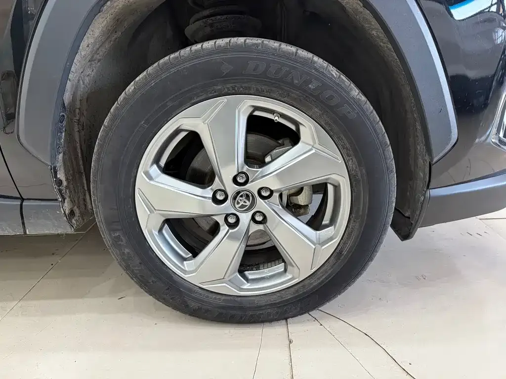 Toyota RAV4 — фото 3