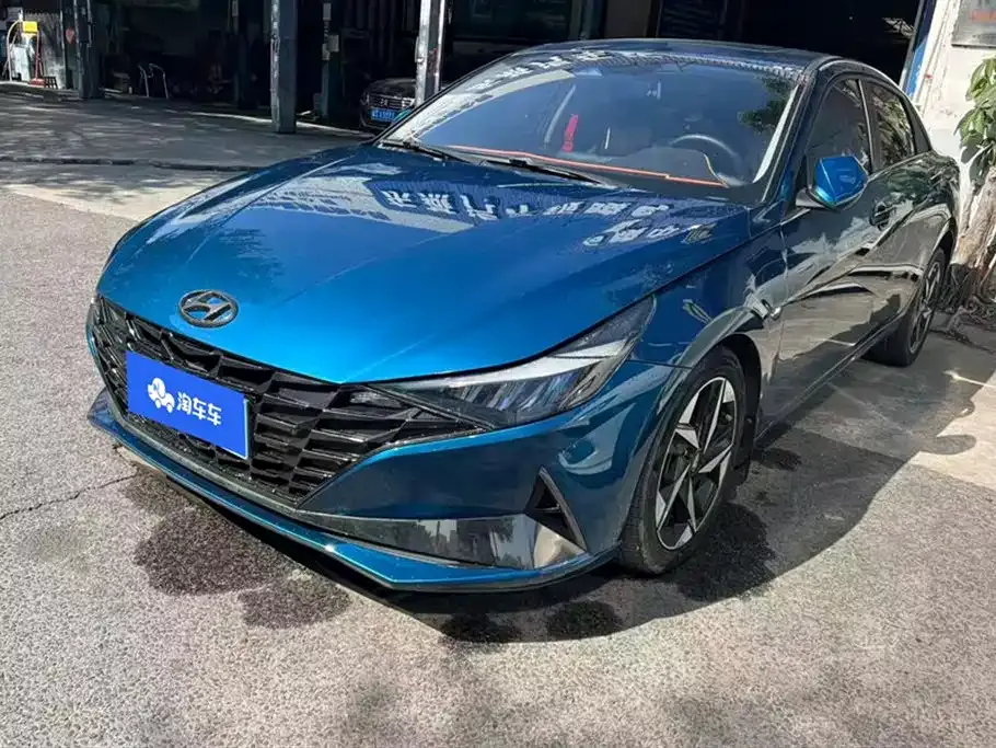 Hyundai Elantra — фото 1