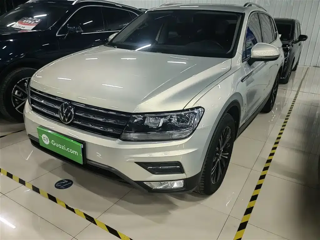 Volkswagen Tiguan L — фото 1