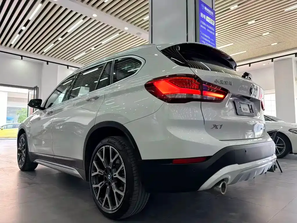 BMW X1 — фото 9