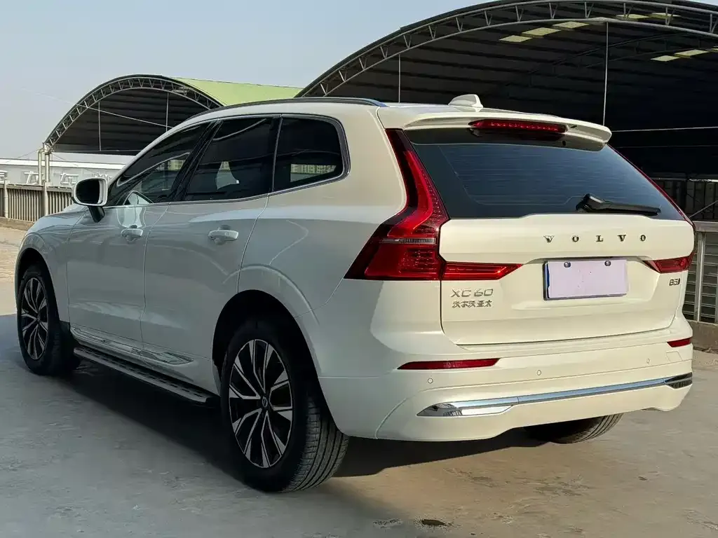 Volvo XC60 — фото 9