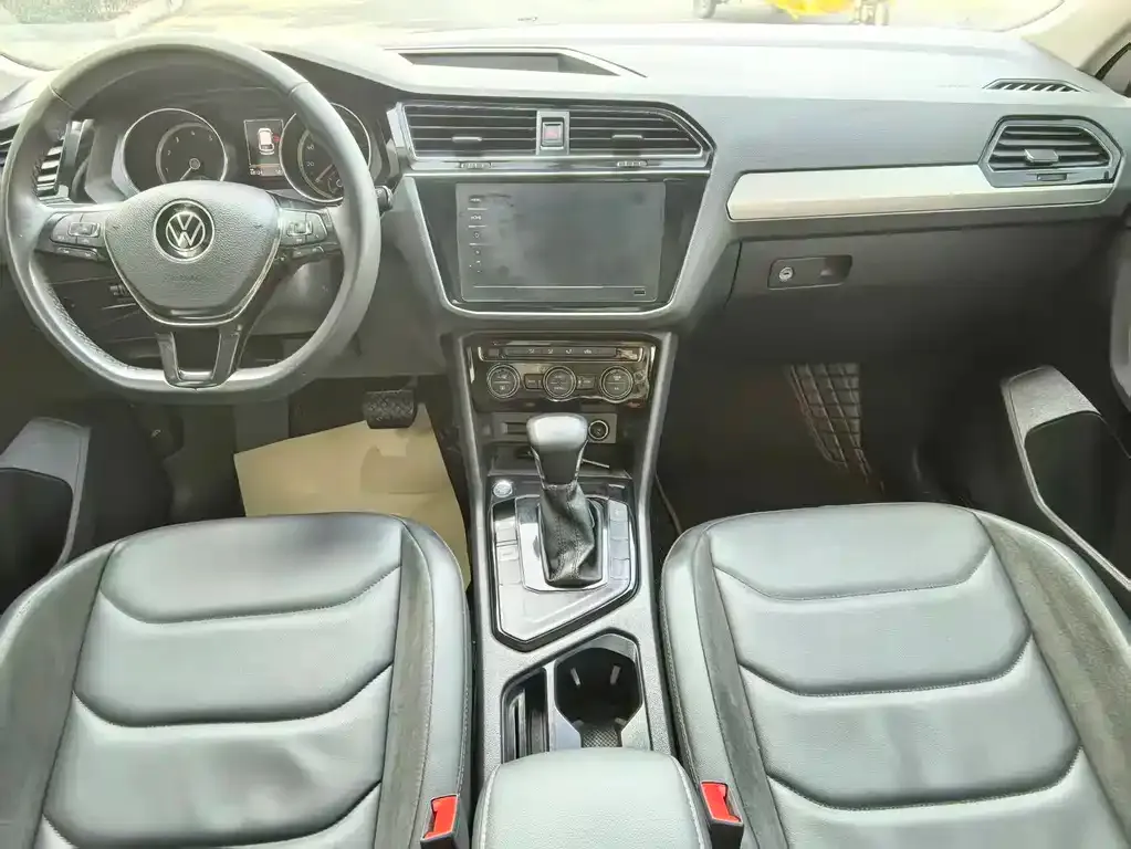 Volkswagen Tiguan L — фото 6