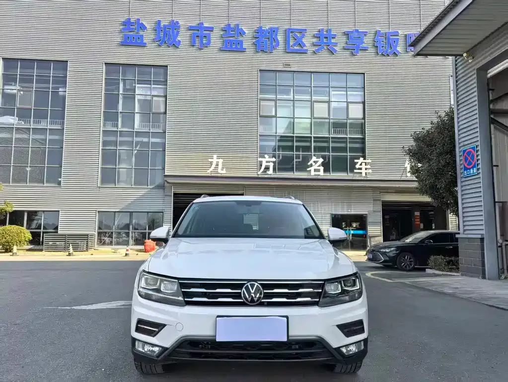 Volkswagen Tiguan L — фото 9