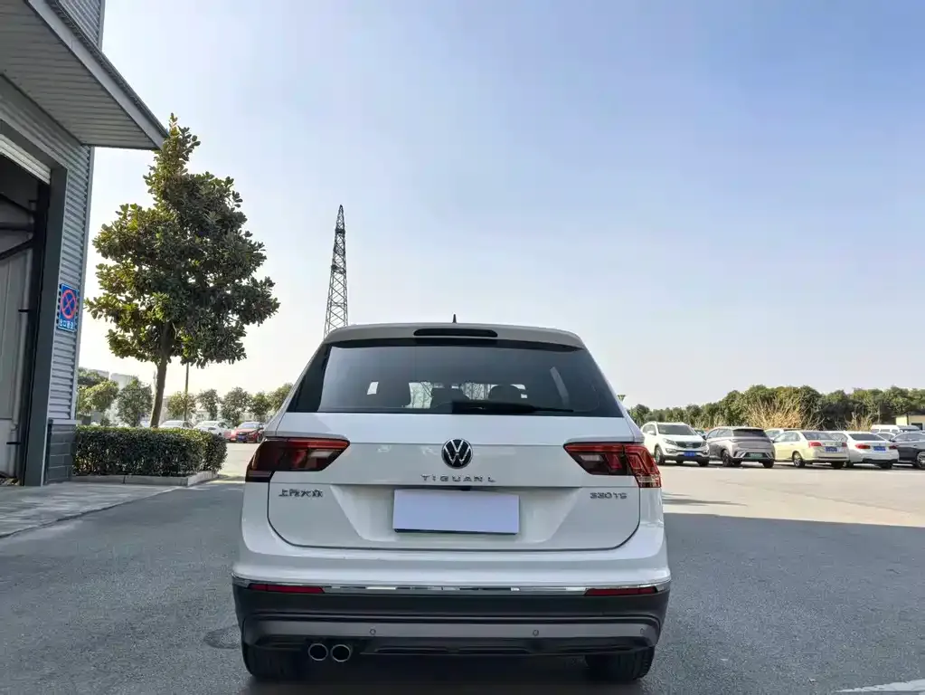 Volkswagen Tiguan L — фото 4