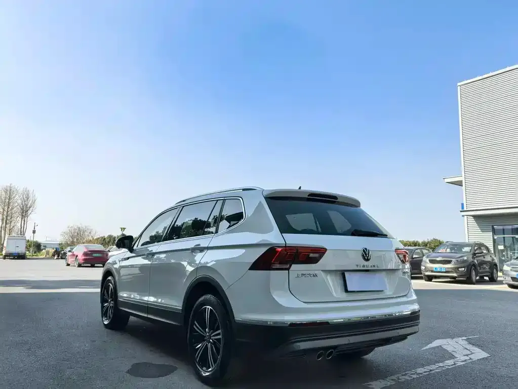 Volkswagen Tiguan L — фото 5
