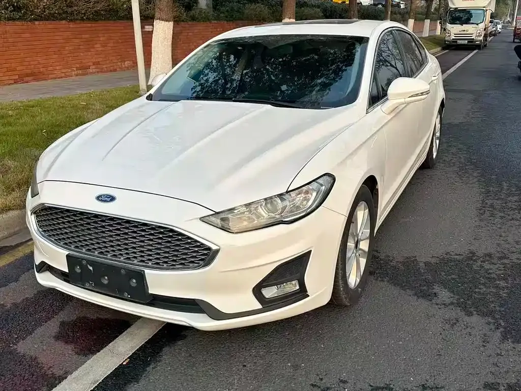 Ford Mondeo — фото 1