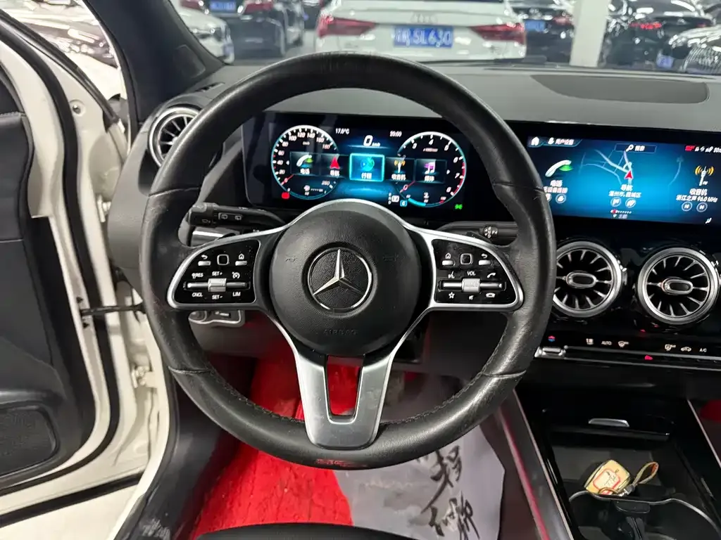 Mercedes-Benz GLA — фото 10