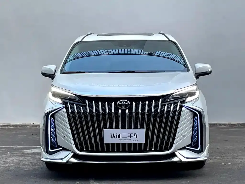 Toyota Granvia — фото 2