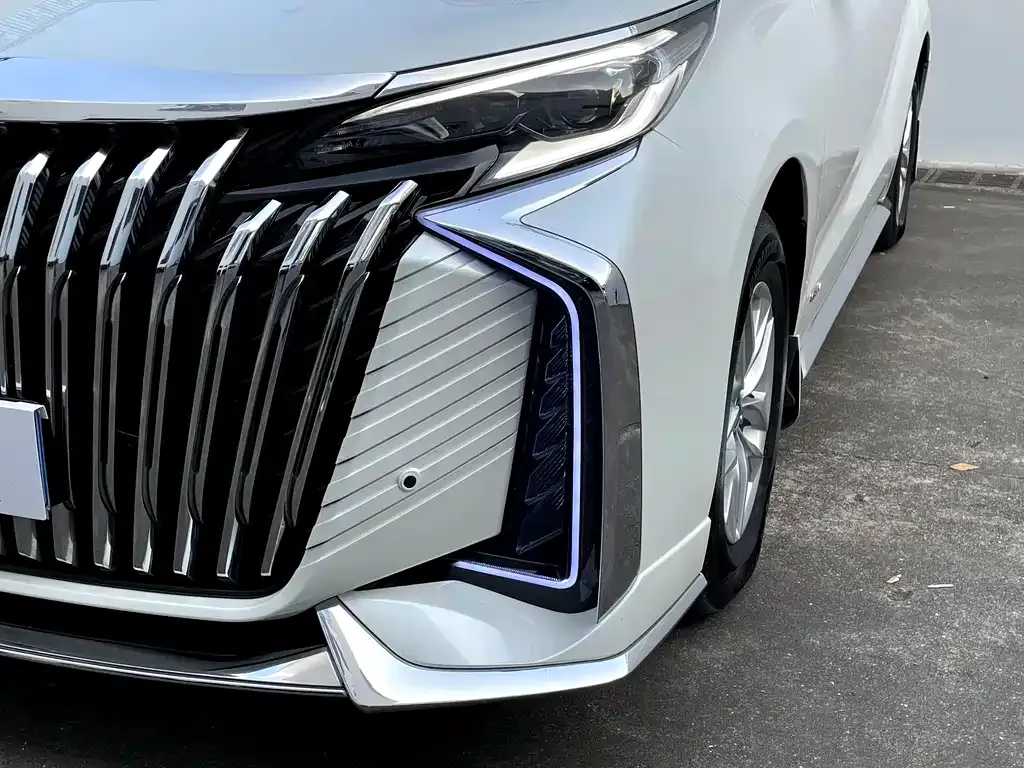 Toyota Granvia — фото 6