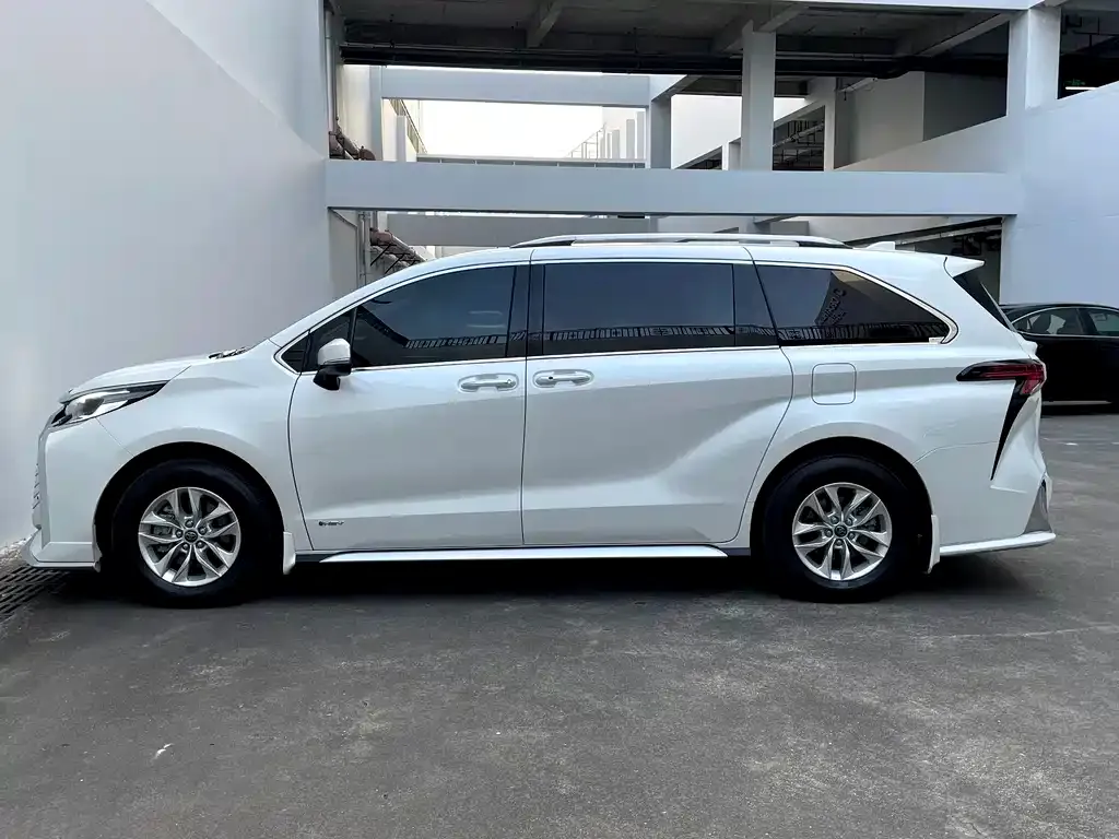 Toyota Granvia — фото 5