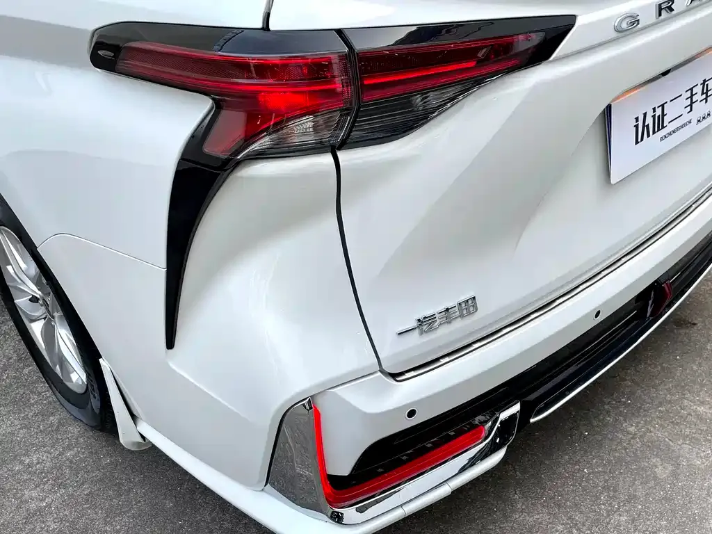 Toyota Granvia — фото 10