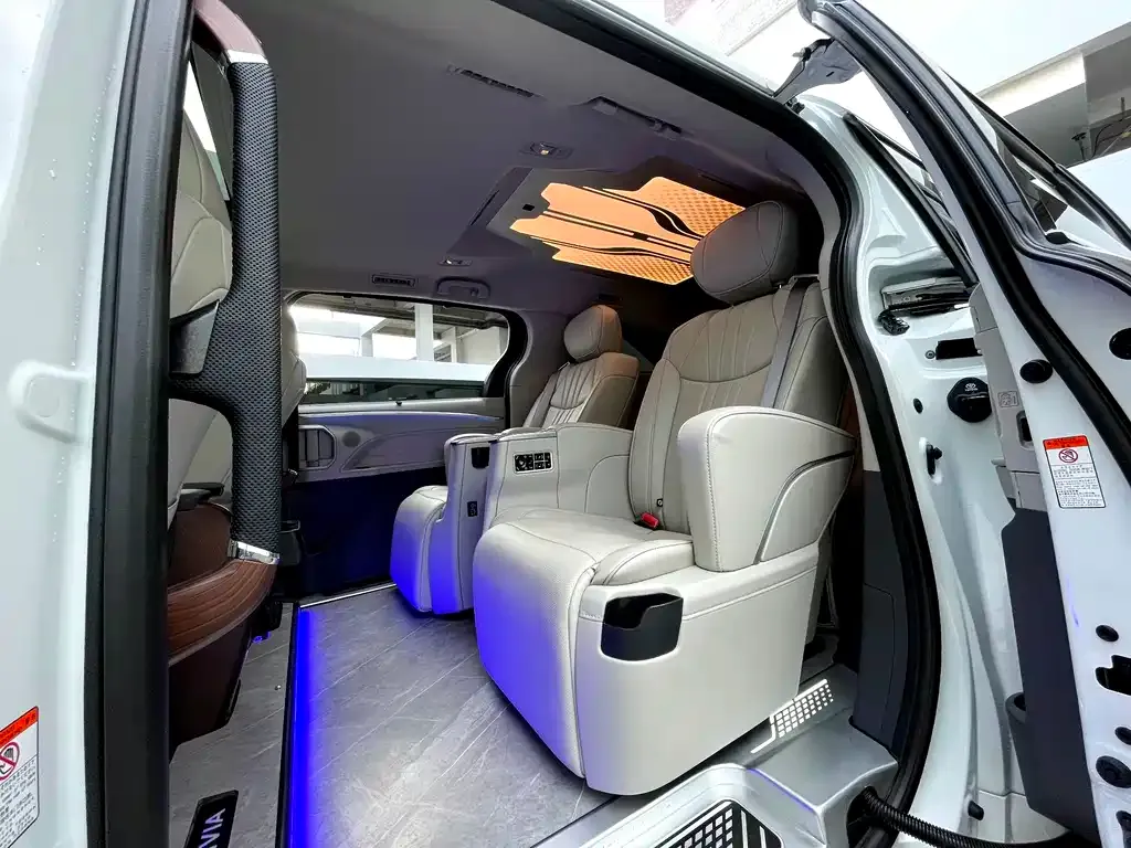 Toyota Granvia — фото 4