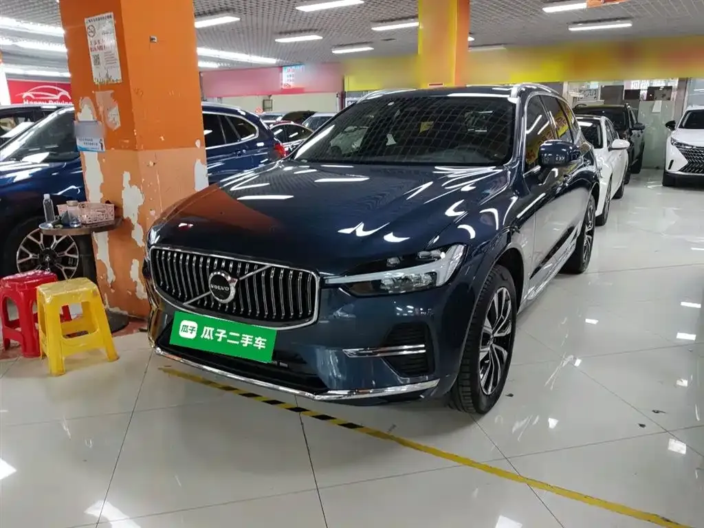 Volvo XC60 — фото 1