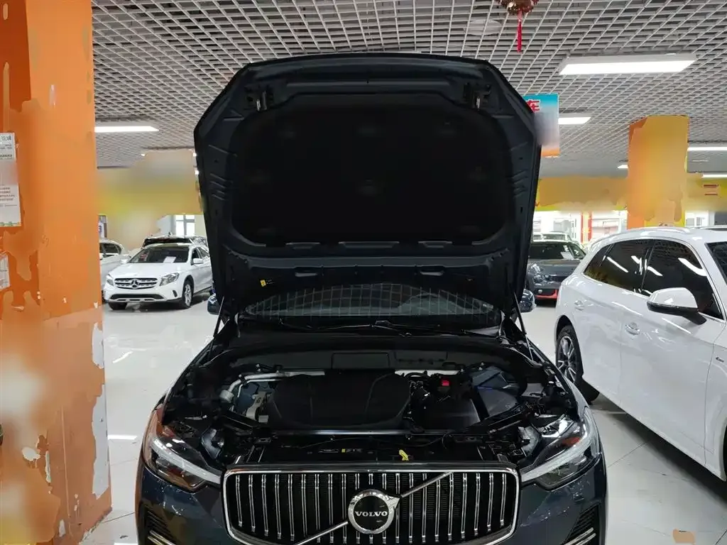 Volvo XC60 — фото 10