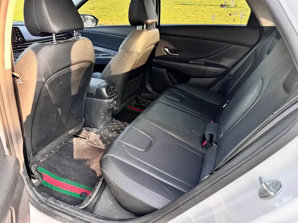 Hyundai Elantra — фото 3