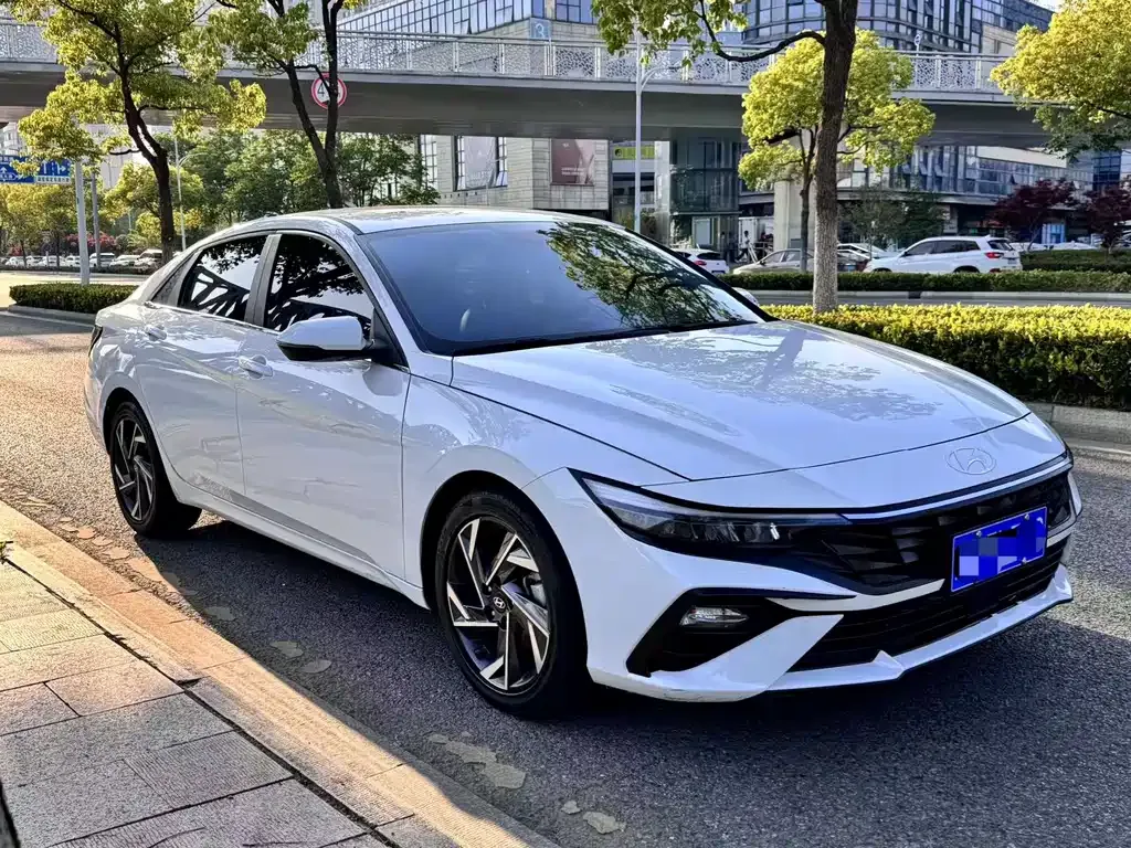 Hyundai Elantra — фото 9