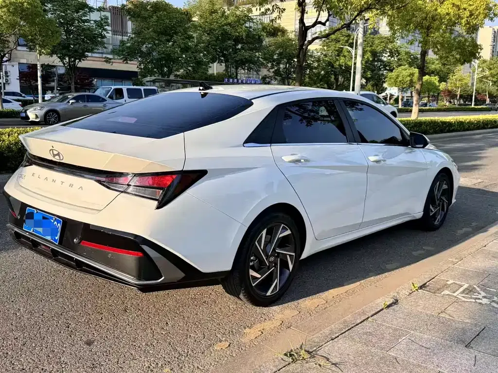 Hyundai Elantra — фото 6