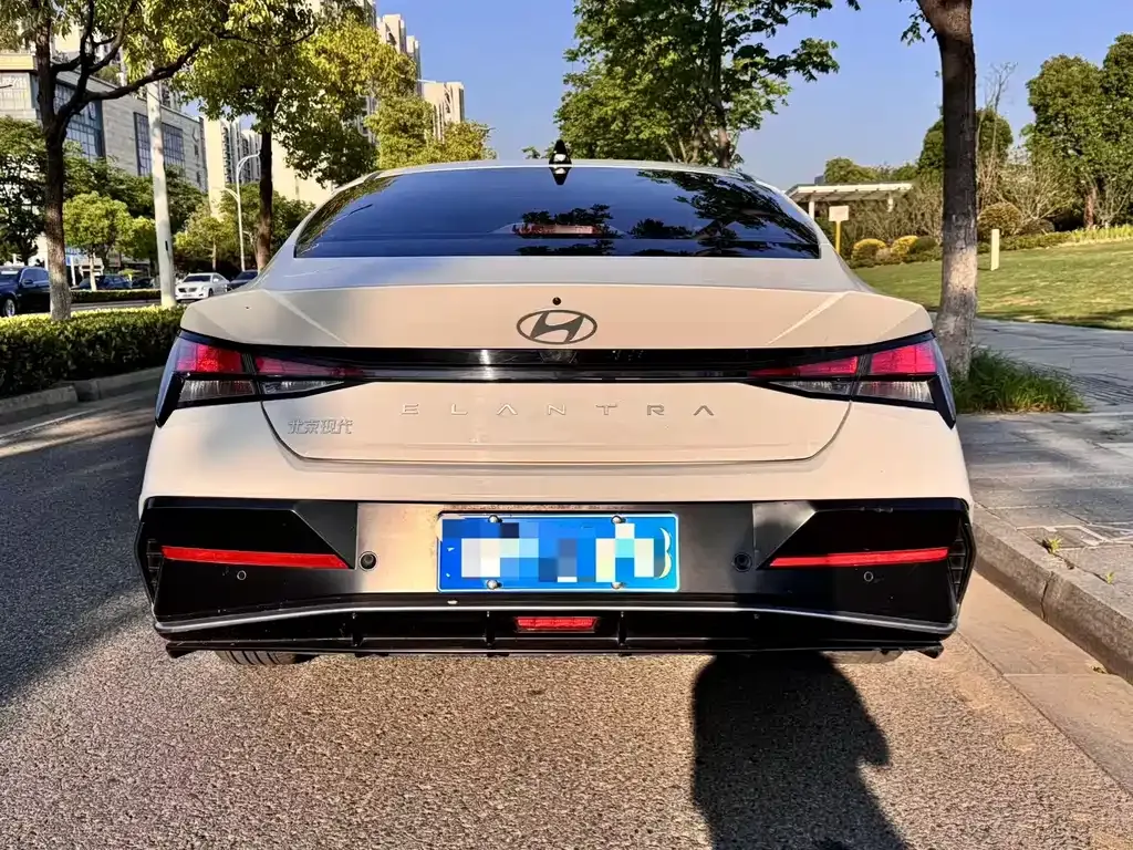 Hyundai Elantra — фото 7