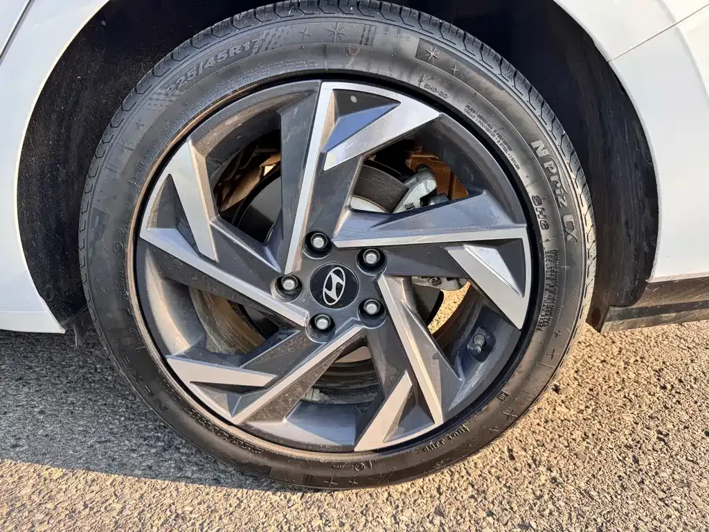 Hyundai Elantra — фото 5