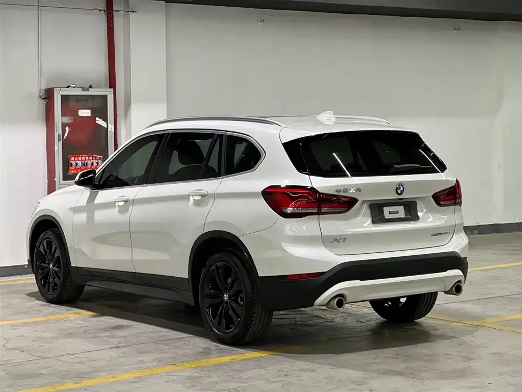 BMW X1 — фото 8