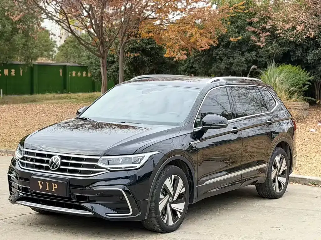 Volkswagen Tiguan L — фото 1