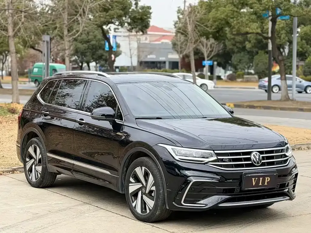 Volkswagen Tiguan L — фото 6