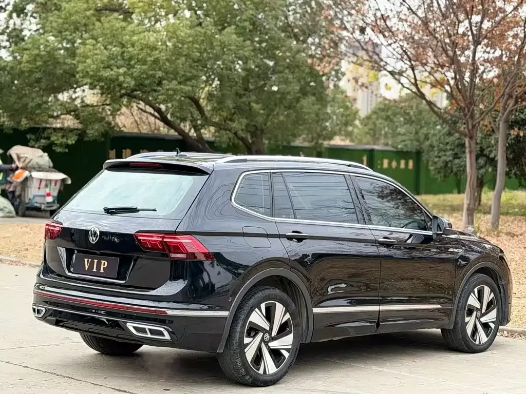 Volkswagen Tiguan L — фото 9