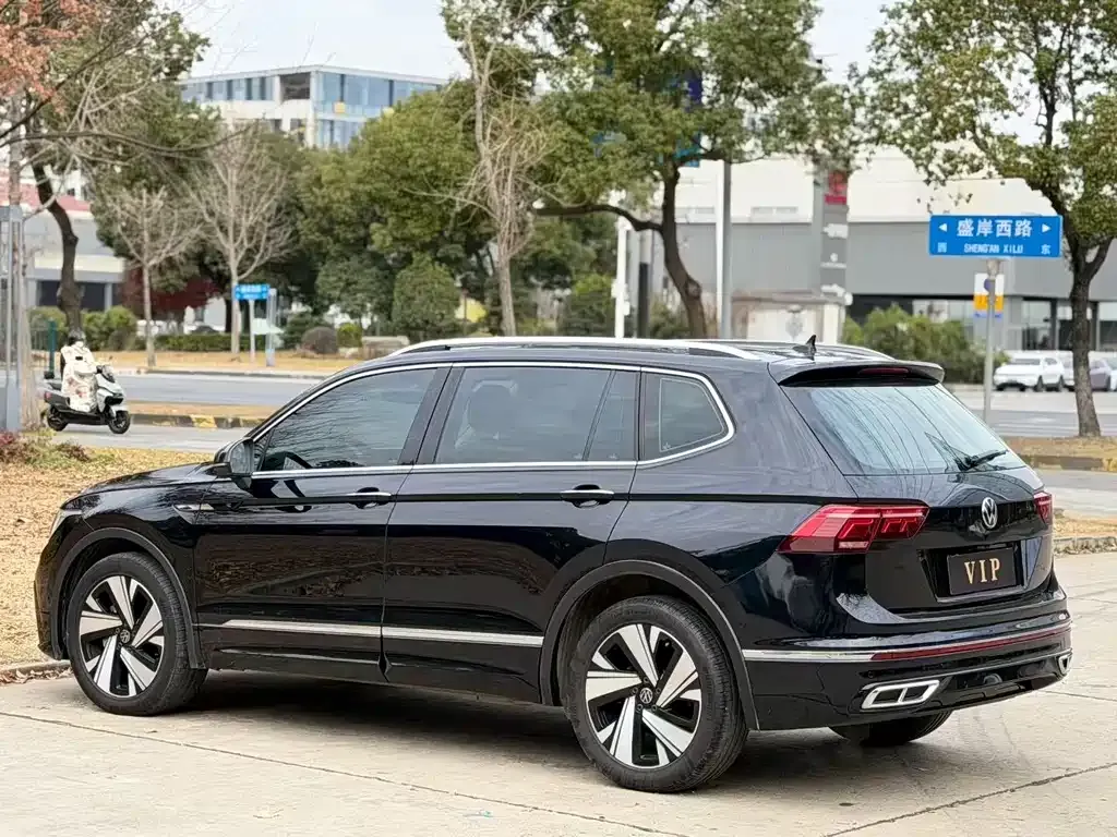 Volkswagen Tiguan L — фото 8