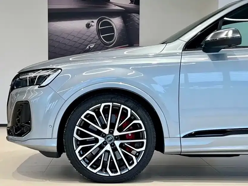 Audi SQ7 — фото 8