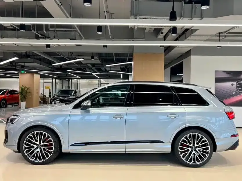 Audi SQ7 — фото 5
