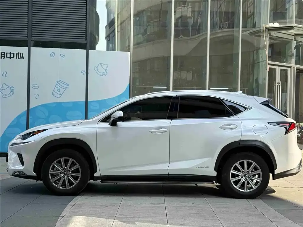 Lexus NX — фото 4