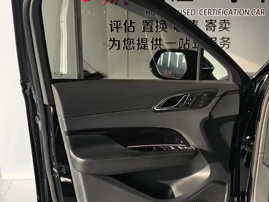 Hongqi HS3 PHEV — фото 4