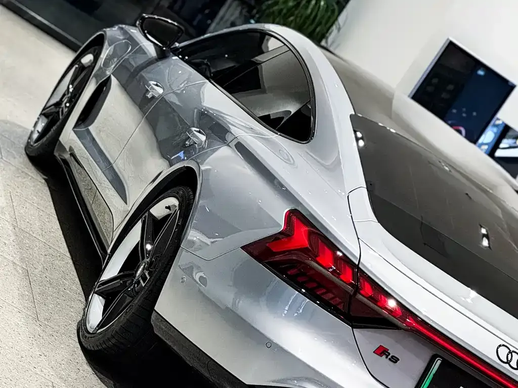 Audi RS e-tron GT — фото 8
