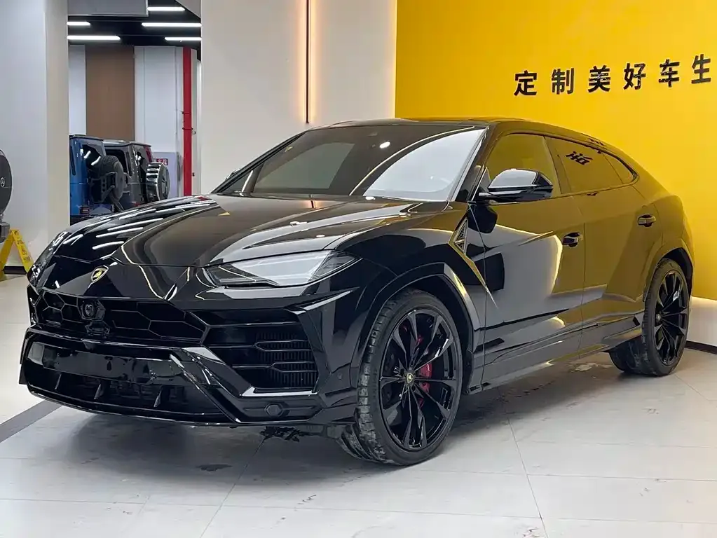 Lamborghini Urus — фото 1