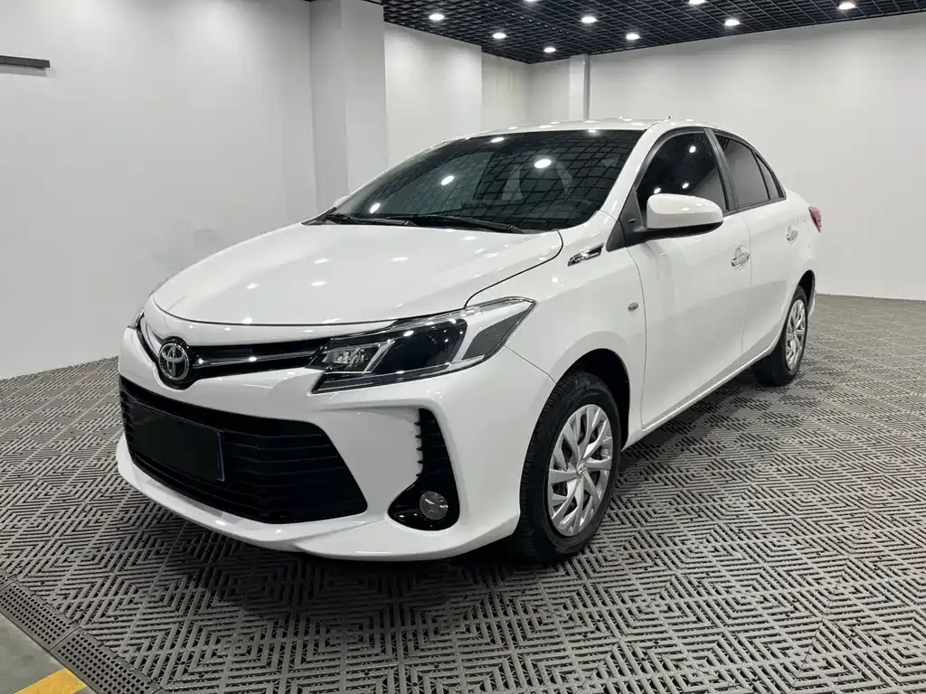 Toyota Vios — фото 1
