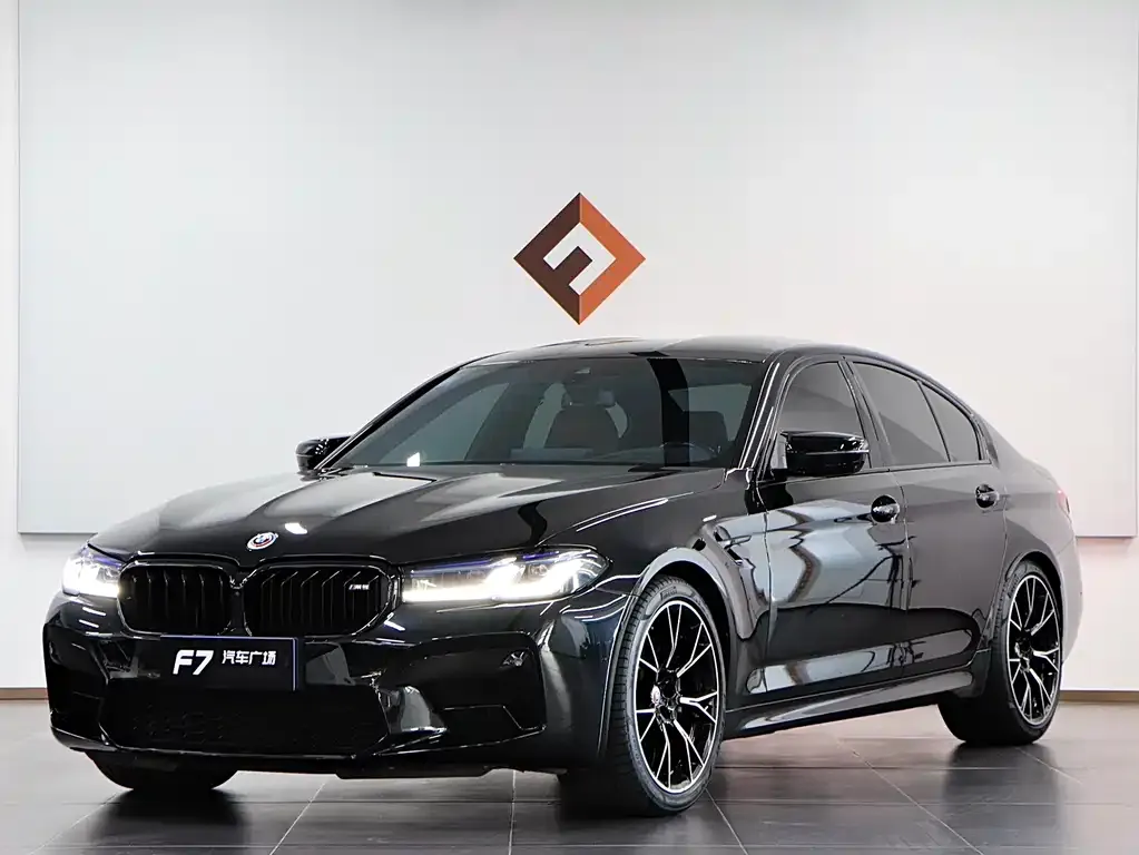 BMW M5 — фото 1