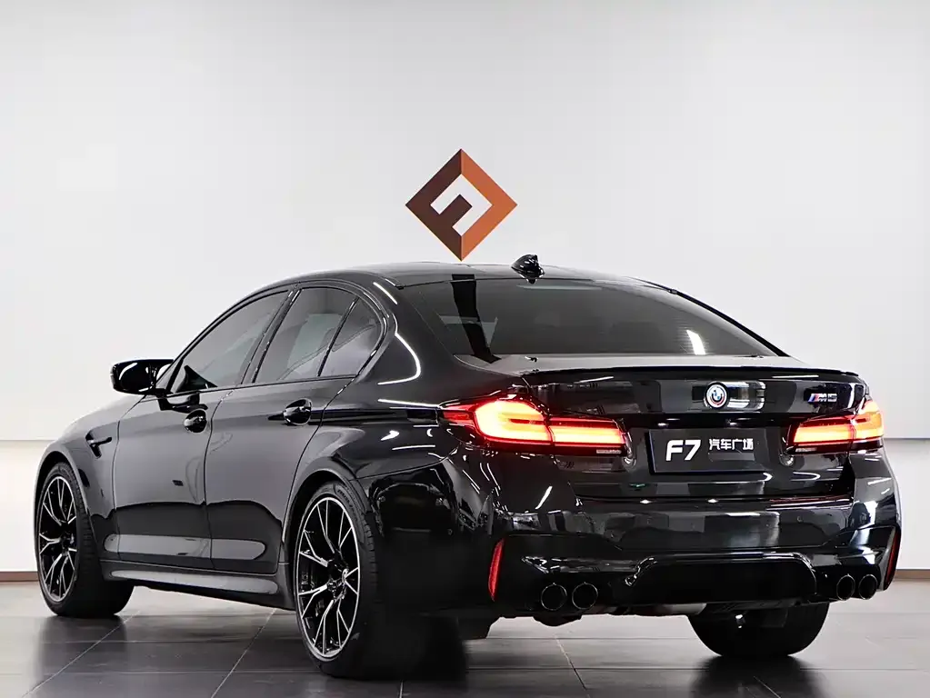 BMW M5 — фото 2