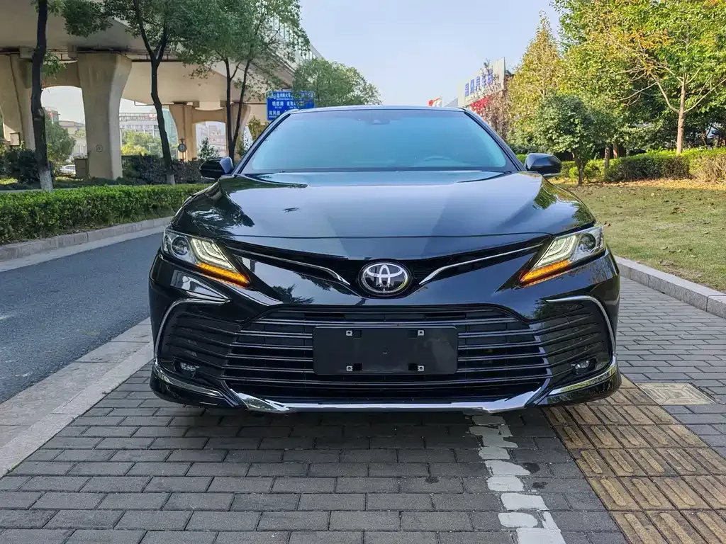 Toyota Camry — фото 2