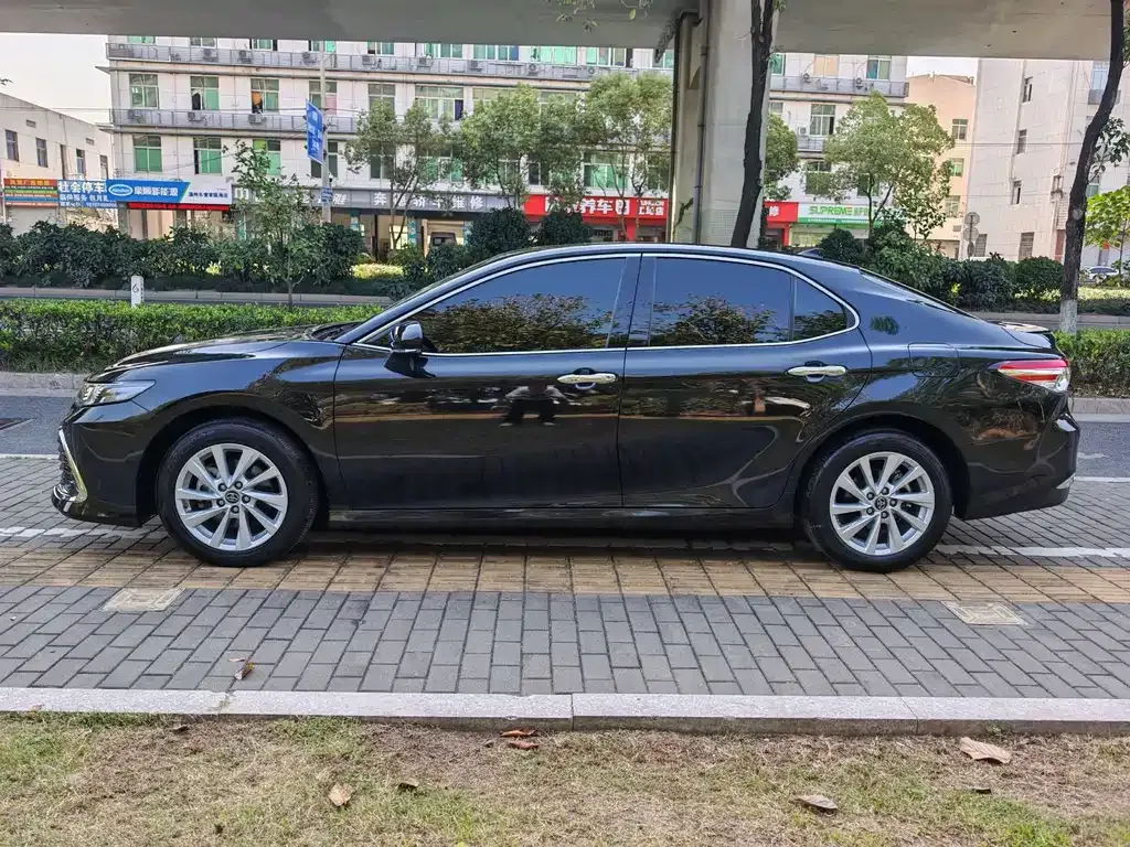 Toyota Camry — фото 6