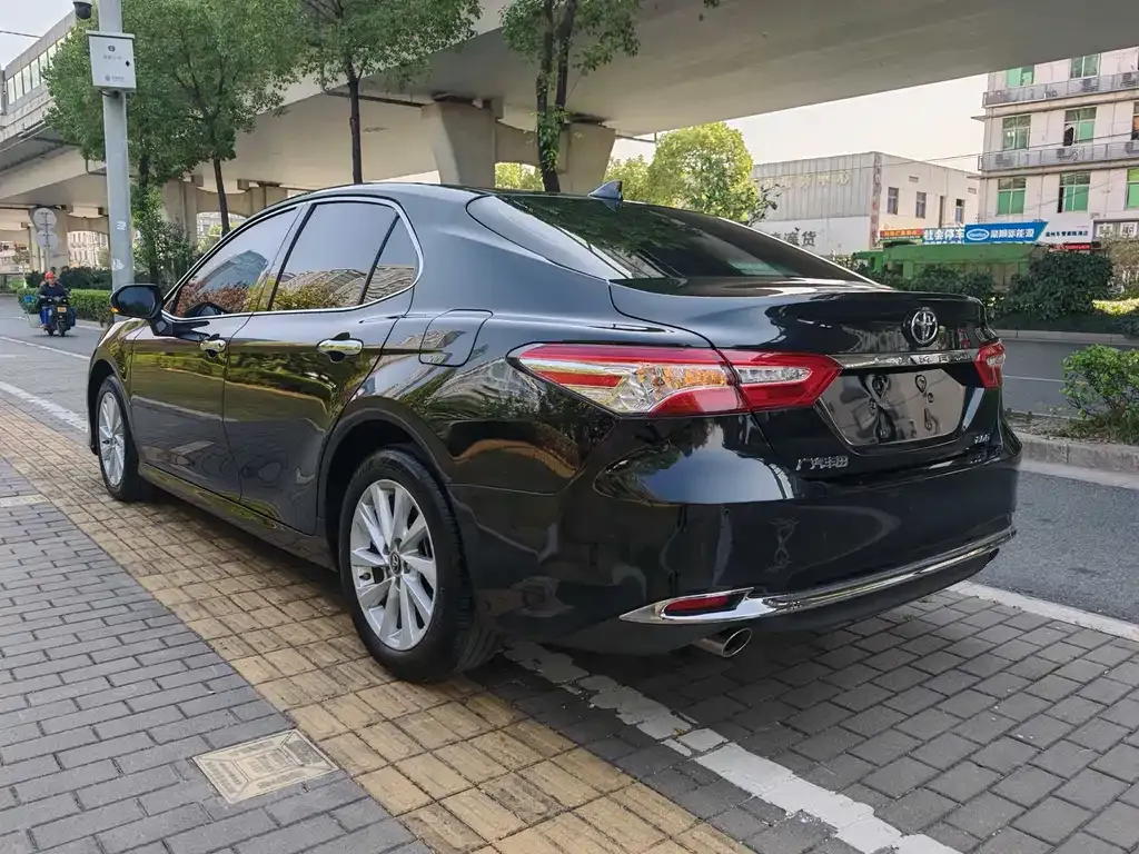 Toyota Camry — фото 9