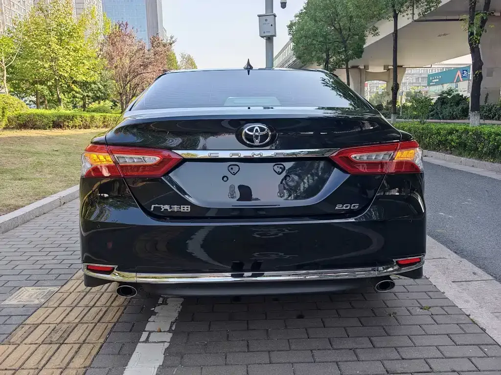 Toyota Camry — фото 7